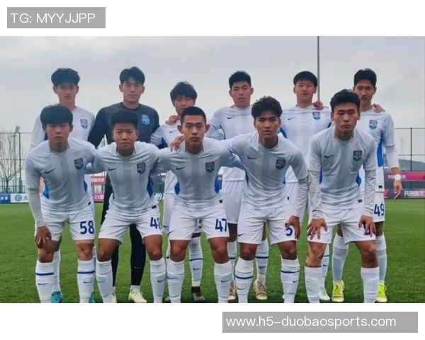 最近足球比赛精彩纷呈各大球队争夺冠军荣耀引发球迷热烈讨论与期待