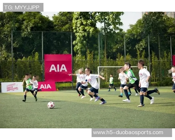 暑期足球培训营开启快乐足球之旅助力孩子们成长与团队精神培养